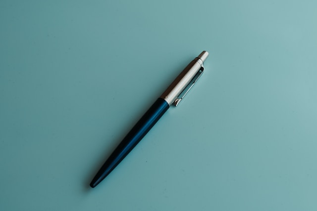 https://deskprof.com/wp-content/uploads/2023/06/feature-image-what-color-pen-should-I-use-for-manifestation.jpeg